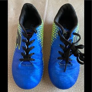 Soccer shoes. Worn for a few weeks. Good condition